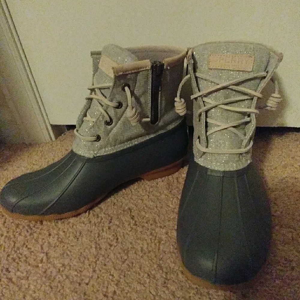 Size 9.5 Metallic Sperry duck boots